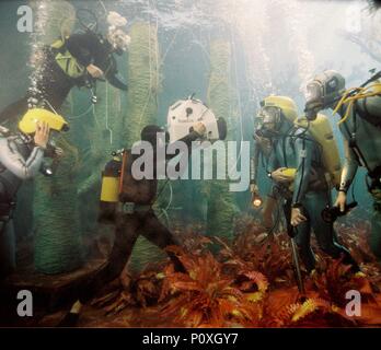 Original Film Title: THE LIFE AQUATIC WITH STEVE ZISSOU.  English Title: THE LIFE AQUATIC WITH STEVE ZISSOU.  Film Director: WES ANDERSON.  Year: 2004. Credit: TOUCHSTONE PICTURES / Album Stock Photo