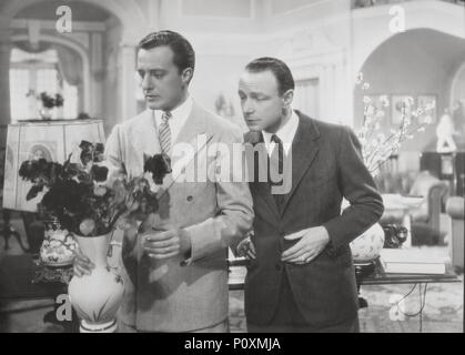 Original Film Title: ROSE SCARLATTE.  English Title: RED ROSES.  Film Director: VITTORIO DE SICA.  Year: 1940.  Stars: VITTORIO DE SICA; UMBERTO MELNATI. Credit: AMATO-ERA FILM / Album Stock Photo