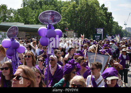 Piccadilly,  London, UK. 10th June 2018. Processions 2018,  the women's suffrage march that celebrates of 100 yrs of the 1918 Representation of the People Act. Credit: Matthew Chattle/Alamy Live News Stock Photo