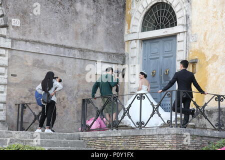 Rome, Italy. 10th June 2018. Oriental couple having their wedding photographs taken by the Acqua Paola Fountain by the Gianicolo Hill in Rome, Italy Credit: Gari Wyn Williams/Alamy Live News Stock Photo