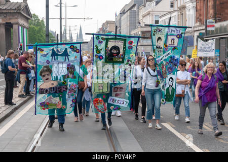Edinburgh, Scotland, UK. 10th June, 2018. The Edinburgh Processions Artwork march celebrating 100 years since British women won the right to vote. Thousands of women came together in the four capitals of the UK,  Belfast, Cardiff, Edinburgh and London. The Participants wore either a green, white or violet scarf and walked in stripes through the city streets to depict the colours of the suffragettes. The event was organised by 14-18 NOW which is a cultural programme markng the centenary of the First World War. Credit: Skully/Alamy Live News Stock Photo