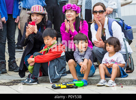 Wimborne, Dorset, UK. 10th June 2018. Crowds flock to Wimborne Folk Festival for a day of fun watching the dancers and listening to the music. Credit: Carolyn Jenkins/Alamy Live News Stock Photo