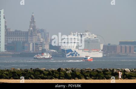 Liverpool,Uk, 10th June 2018 Royal Princess sails out of Liverpool after spending the day in the city credit Ian Fairbrother/Alamy Live News Stock Photo