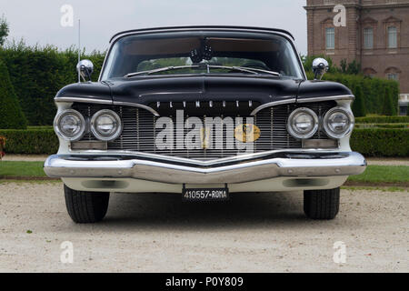 Torino, Italy. 10th June 2018. A 1960 Plymouth Fury in the gardens of Venaria Palace Stock Photo