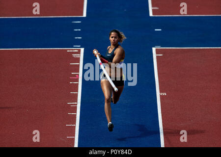 Stockholm, Sweden. 10th Jun, 2018. Woman pole vault with Angelica Bengtsson (SWE) at in Diamond league during the Bauhaus event at the Olympic arena Stockholm Stadion in hot weather. Credit: Stefan Holm/Alamy Live News Stock Photo