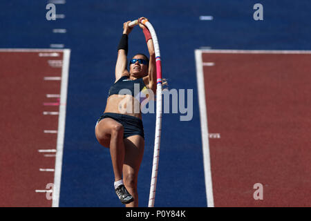 Stockholm, Sweden. 10th Jun, 2018. Woman pole vault with in Diamond league during the Bauhaus event at the Olympic arena Stockholm Stadion in hot weather. Credit: Stefan Holm/Alamy Live News Stock Photo