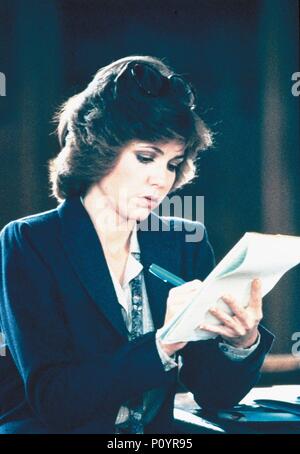 Original Film Title: ABSENCE OF MALICE.  English Title: ABSENCE OF MALICE.  Film Director: SYDNEY POLLACK.  Year: 1981.  Stars: SALLY FIELD. Credit: COLUMBIA/MIRAGE / Album Stock Photo