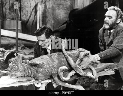 Original Film Title: QUATERMASS AND THE PIT.  English Title: FIVE MILLION YEARS TO EARTH.  Film Director: ROY WARD BAKER.  Year: 1967.  Stars: JAMES DONALD; ANDREW KEIR. Credit: HAMMER / Album Stock Photo