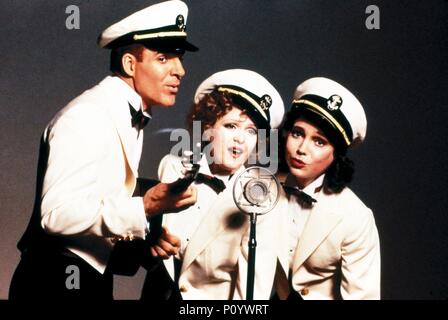 Original Film Title: PENNIES FROM HEAVEN.  English Title: PENNIES FROM HEAVEN.  Film Director: HERBERT ROSS.  Year: 1981.  Stars: BERNADETTE PETERS; STEVE MARTIN. Credit: M.G.M / Album Stock Photo