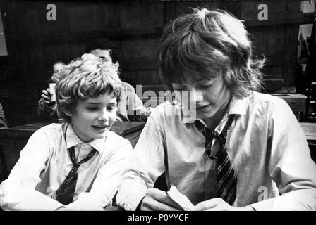 Tracy Hyde Signed Photo MELODY Starring Mark Lester & Jack Wild RARE G517 