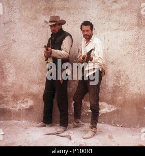 THE WILD BUNCH (1969) BEN JOHNSON, WARREN OATES, WILLIAM HOLDEN, ERNEST ...