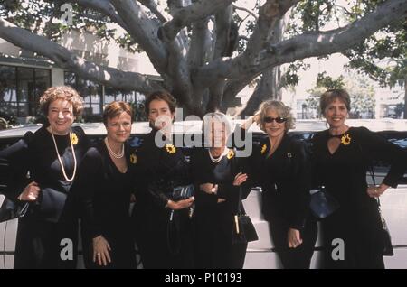 Original Film Title: CALENDAR GIRLS.  English Title: CALENDAR GIRLS.  Film Director: NIGEL COLE.  Year: 2003.  Stars: HELEN MIRREN; PENELOPE WILTON; JULIE WALTERS; LINDA BASSETT; CELIA IMRIE. Credit: HARBOUR PICTURES/BUENA VISTA INTERNACIONAL / Album Stock Photo