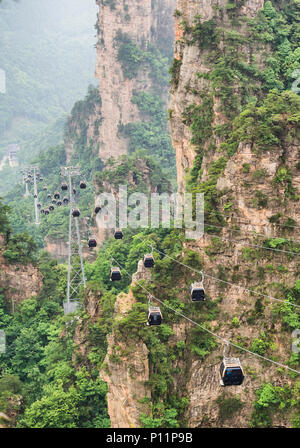 Cable car within the Tianzi Mountain column karst at Wulingyuan Scenic Area, Zhangjiajie National Forest Park, Hunan, China Stock Photo