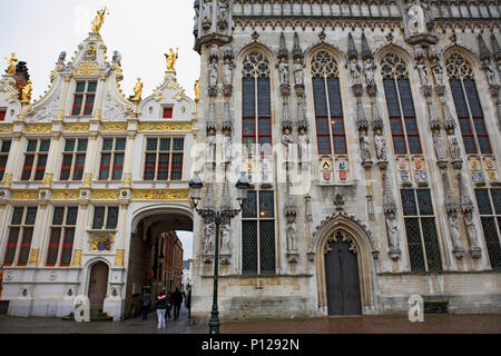 Civic Registry (Burgerlijke Griffie) and Town Hall (Stadhuis) from Burg Square, showing entrance to Blinde-Ezelstraat, Brugge, Belgium Stock Photo