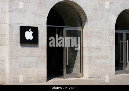 Berlin, Germany - june 09, 2018: Entrance and logo / brand emblem of APPLE on Apple store  facade in Berlin, Germany.   Apple Inc. is an American mult Stock Photo