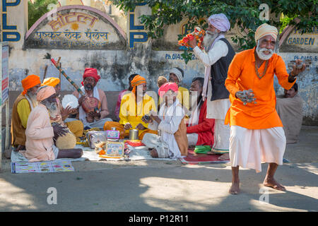 Sadhus playing and singing in the street, Pushkar, Rajasthan, India Stock Photo