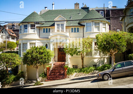 Luxurious house on Steiner Street, in the Pacific Heights district of San Francisco.  This property wa used in the Robin Williams movie, Mrs Doubtfire, and has become a tourist destination for fans. Stock Photo