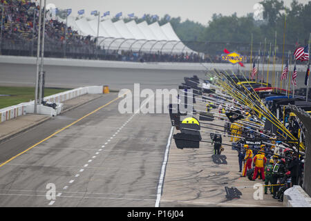 Brooklyn, Michigan, USA. 10th June, 2018. Kurt Busch (41) makes a pit stop during the FireKeepers Casino 400 at Michigan International Speedway in Brooklyn, Michigan. Credit: Stephen A. Arce/ASP/ZUMA Wire/Alamy Live News Stock Photo