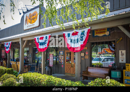 Cracker Barrel Old Country Store in Russellville, Arkansas, USA. Stock Photo
