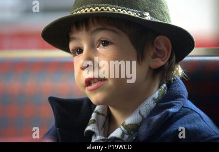 Original Film Title: AROUND THE BEND.  English Title: AROUND THE BEND.  Film Director: JORDAN ROBERTS.  Year: 2004.  Stars: JONAH BOBO. Credit: WARNER BROS. / JACOBS, NEIL / Album Stock Photo