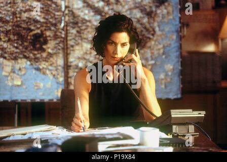 Original Film Title: SUSPECT ZERO.  English Title: SUSPECT ZERO.  Film Director: ELIAS MERHIGE.  Year: 2004.  Stars: CARRIE-ANNE MOSS. Credit: PARAMOUNT PICTURES / MOSELEY, MELISSA / Album Stock Photo