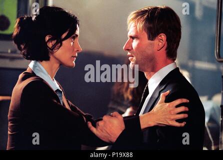 Original Film Title: SUSPECT ZERO.  English Title: SUSPECT ZERO.  Film Director: ELIAS MERHIGE.  Year: 2004.  Stars: CARRIE-ANNE MOSS; AARON ECKHART. Credit: PARAMOUNT PICTURES / MOSELEY, MELISSA / Album Stock Photo