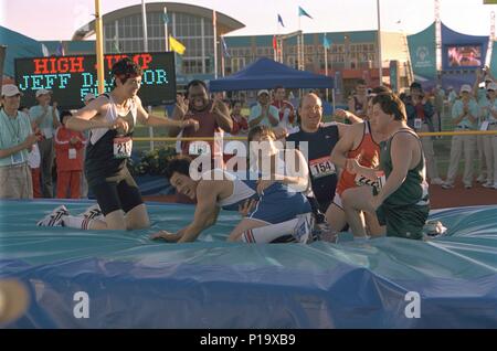 Original Film Title: THE RINGER.  English Title: THE RINGER.  Film Director: BARRY W. BLAUSTEIN.  Year: 2005.  Stars: JOHN TAYLOR; JOHNNY KNOXVILLE; LEONARD EARL HOWZE; GEOFFREY AREND; EDWARD BARBANELL; BILL CHOTT; JED REES. Credit: CONUNDRUM ENTERTAINMENT / NEWCOMB, DEANA / Album Stock Photo