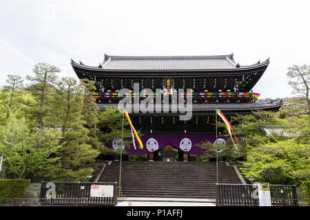 The Large Main Gate, 'Sanmon', Entrance to the Chion-in Buddhist Temple Complex in Kyoto, Japan Stock Photo