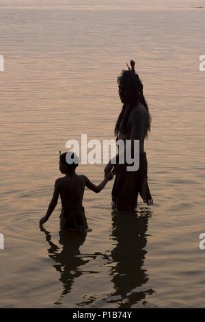 Original Film Title: NEW WORLD, THE.  English Title: NEW WORLD, THE.  Film Director: TERRENCE MALICK.  Year: 2005. Credit: NEW LINE CINEMA / WALLACE, MERIE W. / Album Stock Photo