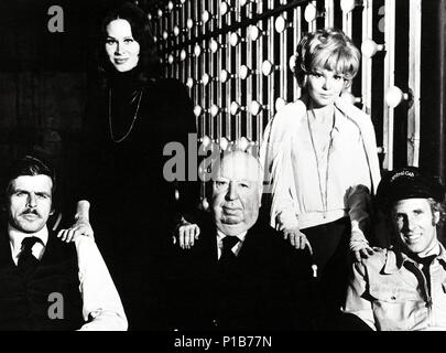 Original Film Title: FAMILY PLOT.  English Title: FAMILY PLOT.  Film Director: ALFRED HITCHCOCK.  Year: 1976.  Stars: BRUCE DERN; KAREN BLACK; ALFRED HITCHCOCK; BARBARA HARRIS; WILLIAM DEVANE. Credit: UNIVERSAL PICTURES / Album Stock Photo