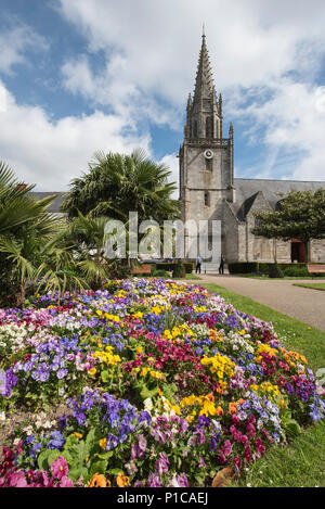 Basilique Notre-Dame-de-la-Joie de Pontivy          ( Basilica of Our Lady of Joy ), Pontivy, Morbihan, Brittany, France. Stock Photo