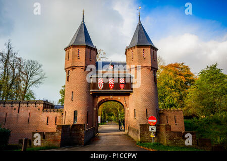 UTRECHT, THE NETHERLANDS - OCTOBER 29, 2017: The front entrance gate of De Haar Castle or Kasteel de Haar, the largest castle of Holland, near Amsterd Stock Photo