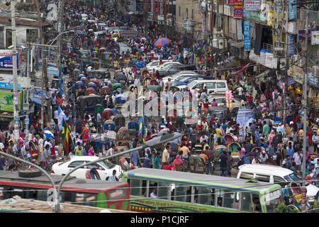 Dhaka, Bangladesh. 11th June, 2018. DHAKA, BANGLADESH - JUNE 12 : Traffic jam and peoples crowd seen at New Market area during the Ramadan in Dhaka, Bangladesh on June 12, 2018.Last 10 years in Dhaka, average traffic speed has dropped from 21 km/hour to 7 km/hour, only slightly above the average walking speed. Congestion in Dhaka eats up 3.2 million working hours per day according to static reports. Credit: Zakir Hossain Chowdhury/ZUMA Wire/Alamy Live News Stock Photo