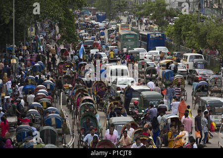 Dhaka, Bangladesh. 11th June, 2018. DHAKA, BANGLADESH - JUNE 12 : Traffic jam and peoples crowd seen at New Market area during the Ramadan in Dhaka, Bangladesh on June 12, 2018.Last 10 years in Dhaka, average traffic speed has dropped from 21 km/hour to 7 km/hour, only slightly above the average walking speed. Congestion in Dhaka eats up 3.2 million working hours per day according to static reports. Credit: Zakir Hossain Chowdhury/ZUMA Wire/Alamy Live News Stock Photo