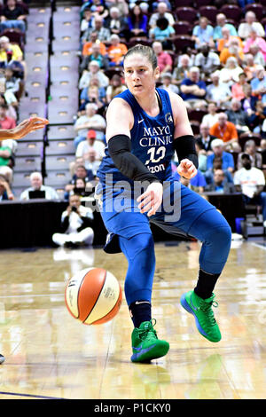 Connecticut, USA. 9th June, 2018. Minnesota guard, Lindsay Whalen. passes the ball during the WNBA game vs. The Minnesota Lynx held at Mohegan Sun Arena in Connecticut. The Sun won 89-75 . Ron Waite/CSM/Alamy Live News Stock Photo