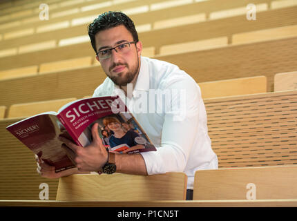 06 June 2018, Germany, Frankfurt (Oder): Omar Alkhouja from Syria sits in a lecture hall of the Viadrina European University. Currently, the 27-year-old is preparing for his studies at the Viadrina University. Photo: Patrick Pleul/ZB/dpa Stock Photo