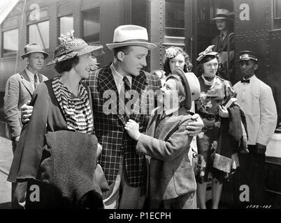 Original Film Title: SING YOU SINNERS.  English Title: SING YOU SINNERS.  Film Director: WESLEY RUGGLES.  Year: 1938.  Stars: DONALD O'CONNOR; BING CROSBY; ELIZABETH PATTERSON. Credit: PARAMOUNT PICTURES / Album Stock Photo