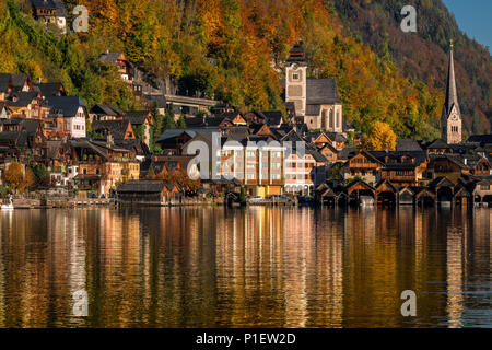 Hallstatt ist eine Marktgemeinde mit 774 Einwohnern im Salzkammergut im Bundesland Oberösterreich in Österreich und liegt am Hallstätter See. Stock Photo