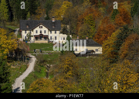 Hallstatt ist eine Marktgemeinde mit 774 Einwohnern im Salzkammergut im Bundesland Oberösterreich in Österreich und liegt am Hallstätter See. Stock Photo