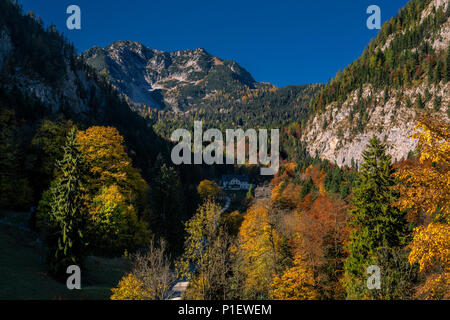 Hallstatt ist eine Marktgemeinde mit 774 Einwohnern im Salzkammergut im Bundesland Oberösterreich in Österreich und liegt am Hallstätter See. Stock Photo