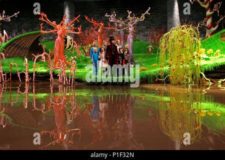 Original Film Title: CHARLIE AND THE CHOCOLATE FACTORY.  English Title: CHARLIE AND THE CHOCOLATE FACTORY.  Film Director: TIM BURTON.  Year: 2005. Credit: WARNER BROS. / Album Stock Photo