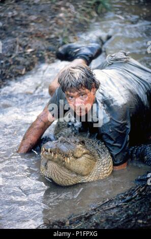 Original Film Title: THE CROCODILE HUNTER: COLLISION COURSE.  English Title: THE CROCODILE HUNTER: COLLISION COURSE.  Film Director: JOHN STAINTON.  Year: 2002.  Stars: STEVE IRWIN. Credit: METRO GOLDWYN MAYER / BARRETT, GREG / Album Stock Photo