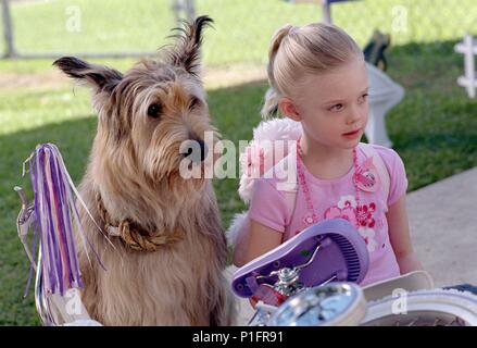 Original Film Title: BECAUSE OF WINN-DIXIE.  English Title: BECAUSE OF WINN-DIXIE.  Film Director: WAYNE WANG.  Year: 2005.  Stars: ELLE FANNING. Credit: 20TH CENTURY FOX / Album Stock Photo