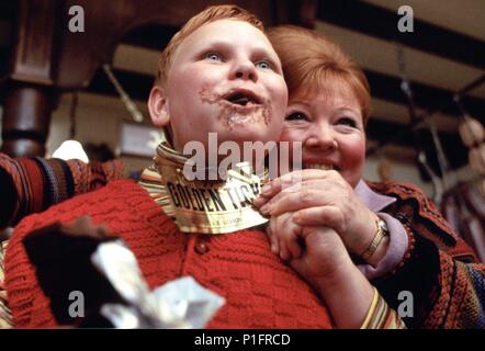 Original Film Title: CHARLIE AND THE CHOCOLATE FACTORY.  English Title: CHARLIE AND THE CHOCOLATE FACTORY.  Film Director: TIM BURTON.  Year: 2005.  Stars: PHILLIP WIEGRATZ; FRANZISKA TROEGNER. Credit: WARNER BROS. / MOUNTAIN, PETER / Album Stock Photo