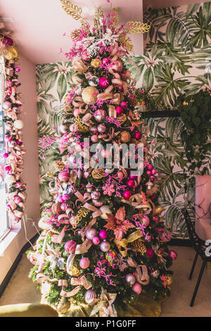 christmas-tree-with-pink-and-
