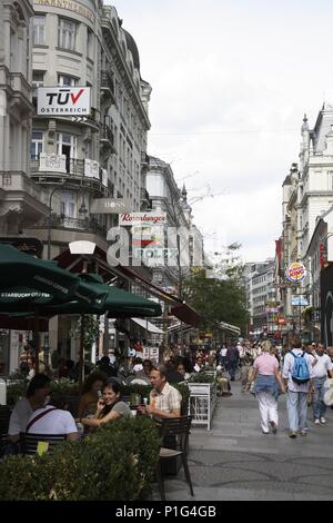 . Viena / Wien; la 'Kärntnerstrasse', principal calle comercial / peatonal del centro (Innenstadt). Stock Photo