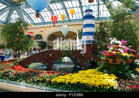 LAS VEGAS - SEPTEMBER 05: Fall season in Bellagio Hotel Conservatory & Botanical Gardens on September 05, 2012 in Las Vegas. There are five seasonal t Stock Photo