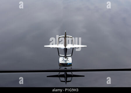 1967 Lincoln Continental Convertible hood ornament Stock Photo