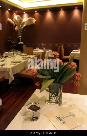 Logroño: restaurante / hotel 'Palacios'; (ex Tirachinas + El Museo); comedor. Stock Photo