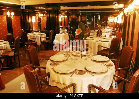 Logroño: restaurante / hotel 'Palacios'; (ex Tirachinas + El Museo); comedor. Stock Photo